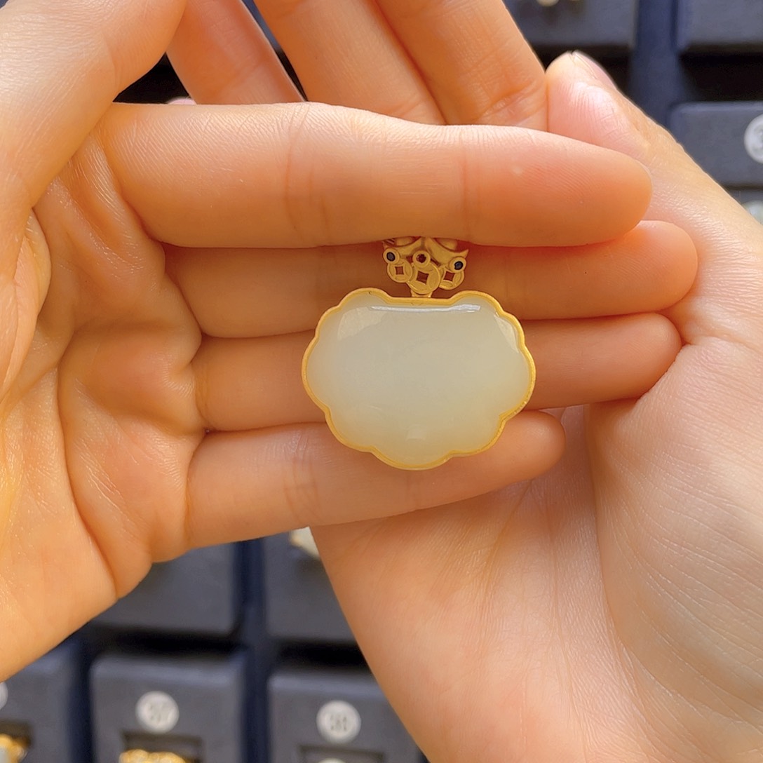 和田玉颈饰银S925镀金镶嵌