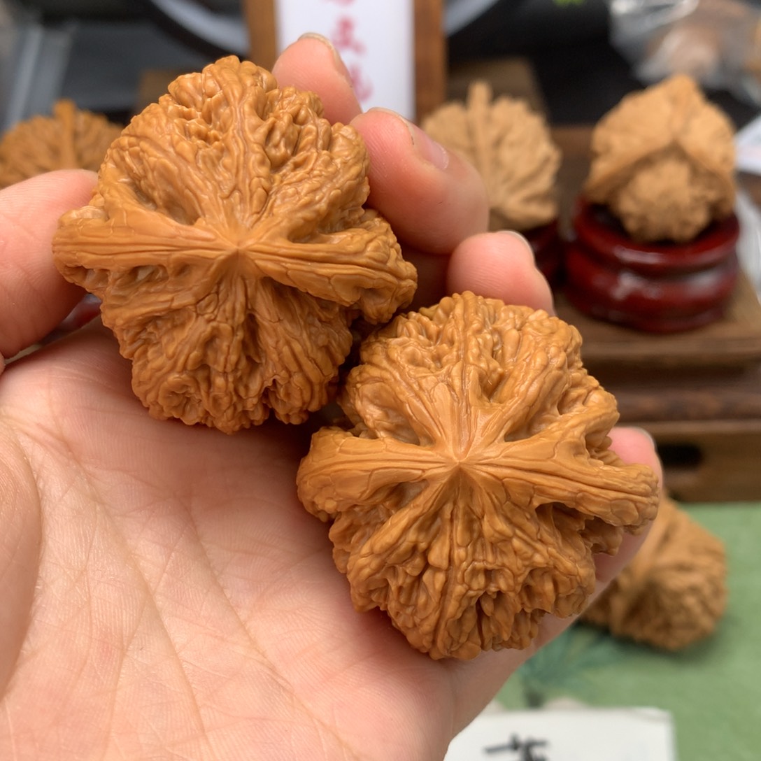 文玩核桃吊坠43粗筋