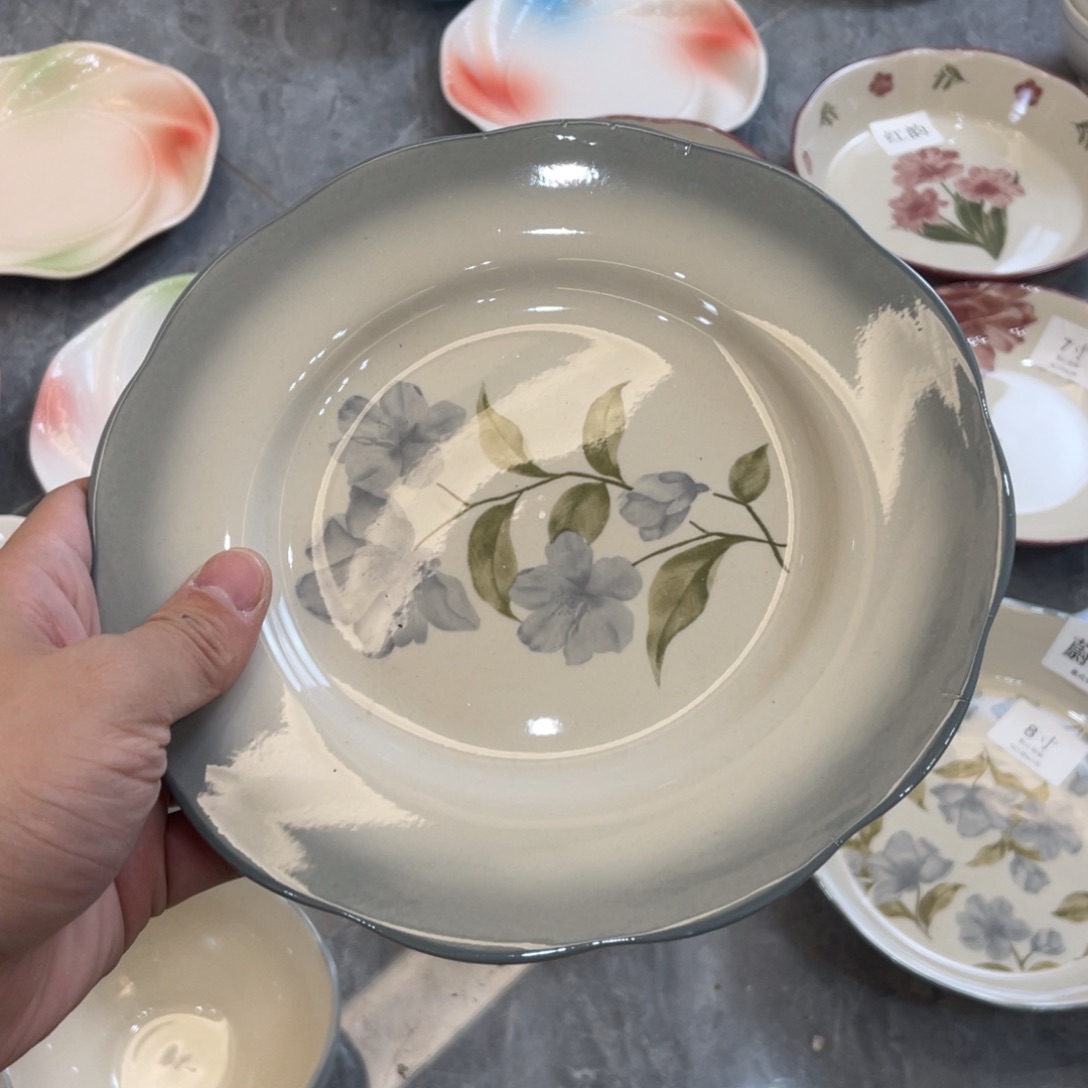 陶瓷微瑕餐具介意勿拍，满18飞！