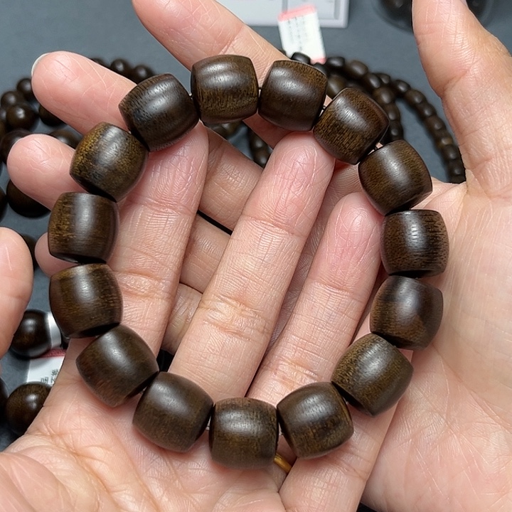 沉香手串白棋玉化