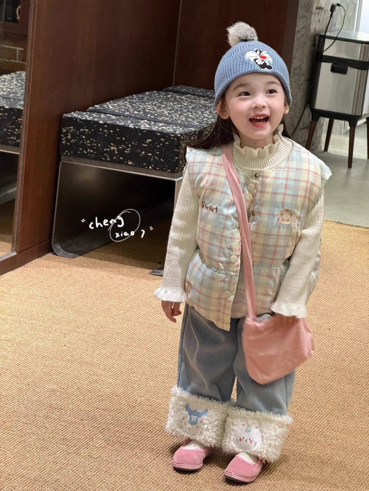 女童棉马甲儿童秋冬装2025新款洋气保暖格纹轻薄背心宝宝外套潮