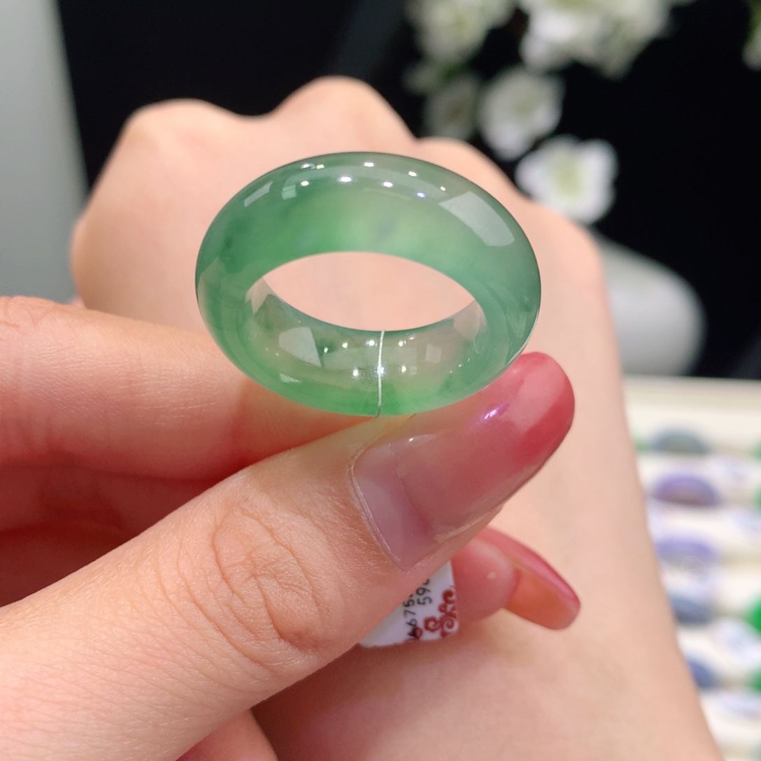 翡翠未镶嵌戒指翡翠