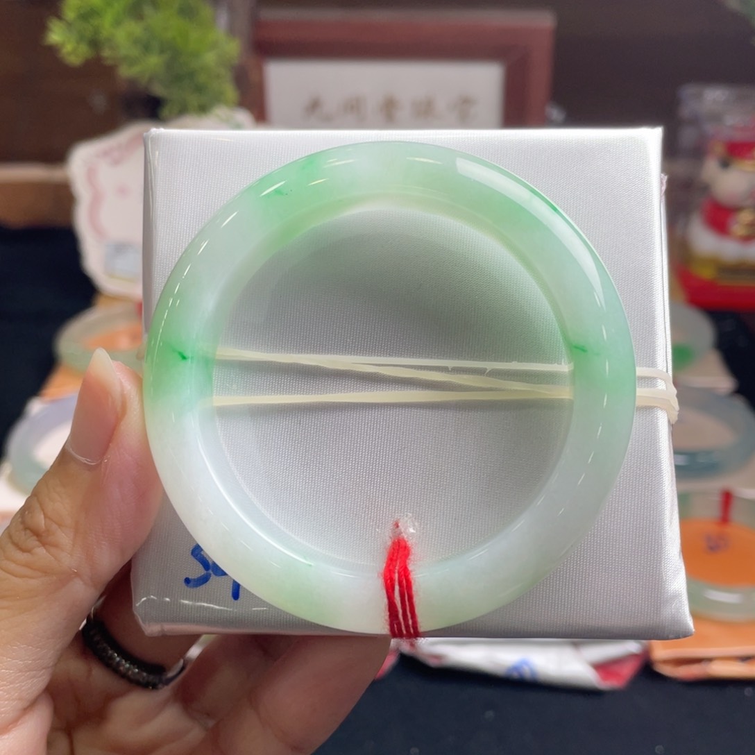 翡翠手镯未镶嵌9号 51+正圈