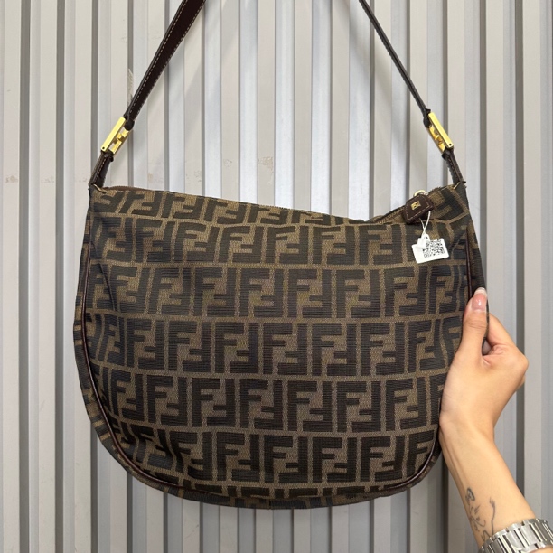 95新 FENDI/芬迪 兔兔奢菠萝/芬迪斜挎包/19007
