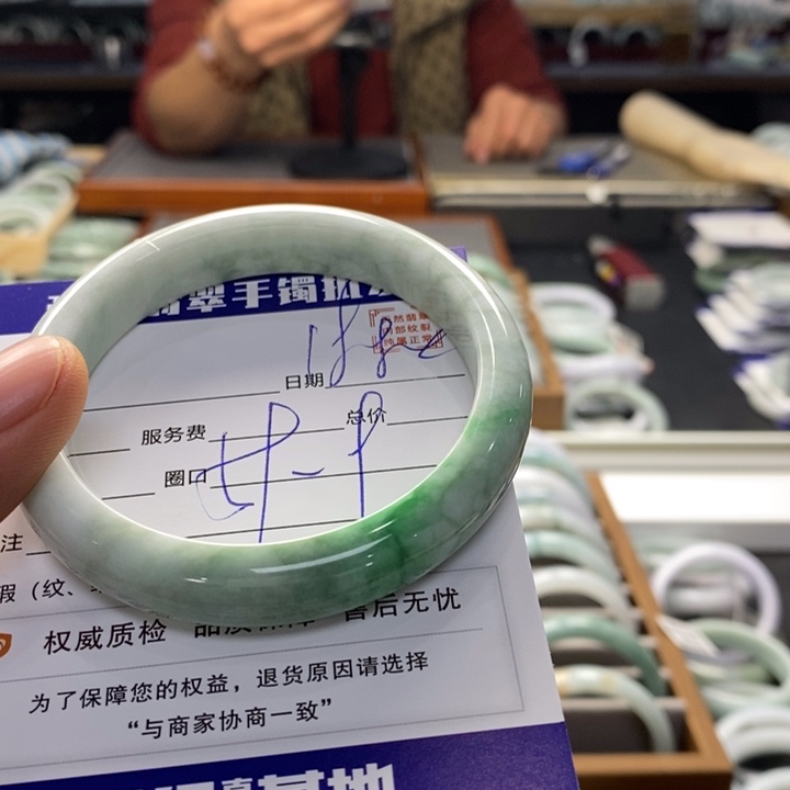 翡翠手镯未镶嵌翡翠手镯未镶嵌