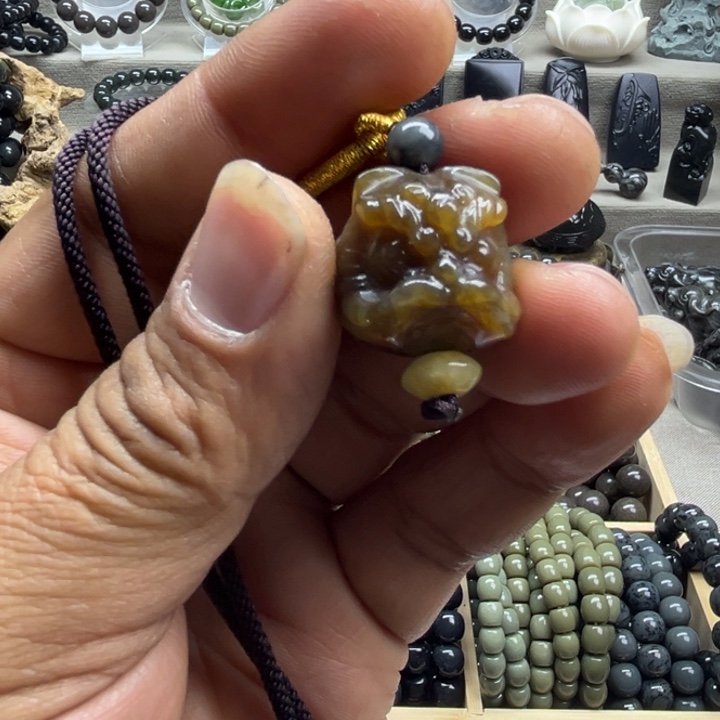 远***辰和田玉未镶嵌颈饰