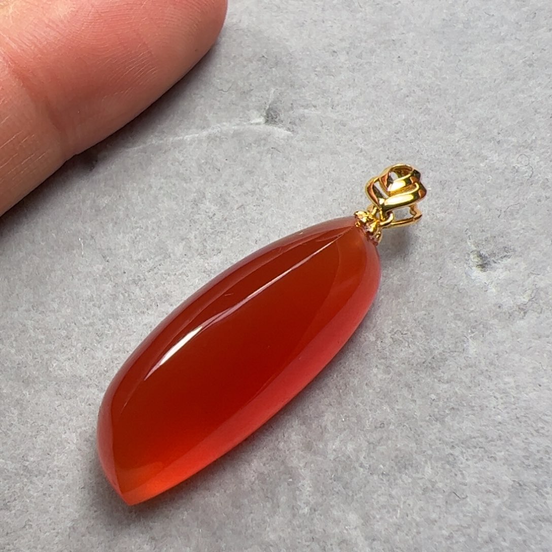 南红玛瑙吊坠18K金镶嵌
