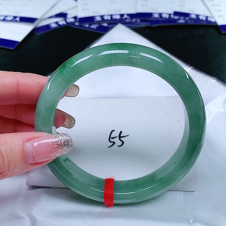 翡翠手镯未镶嵌翡翠手镯未镶嵌