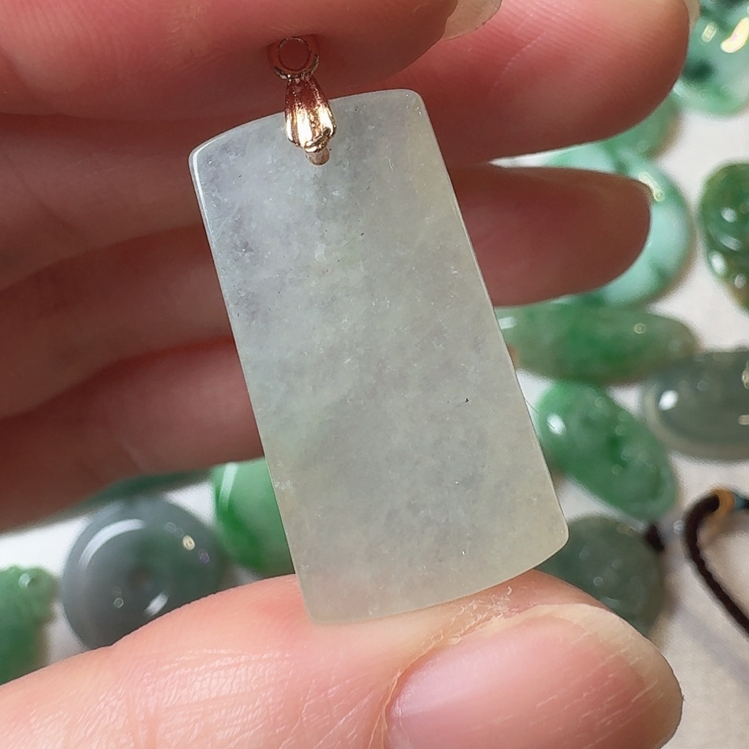 翡翠未镶嵌颈饰无事牌