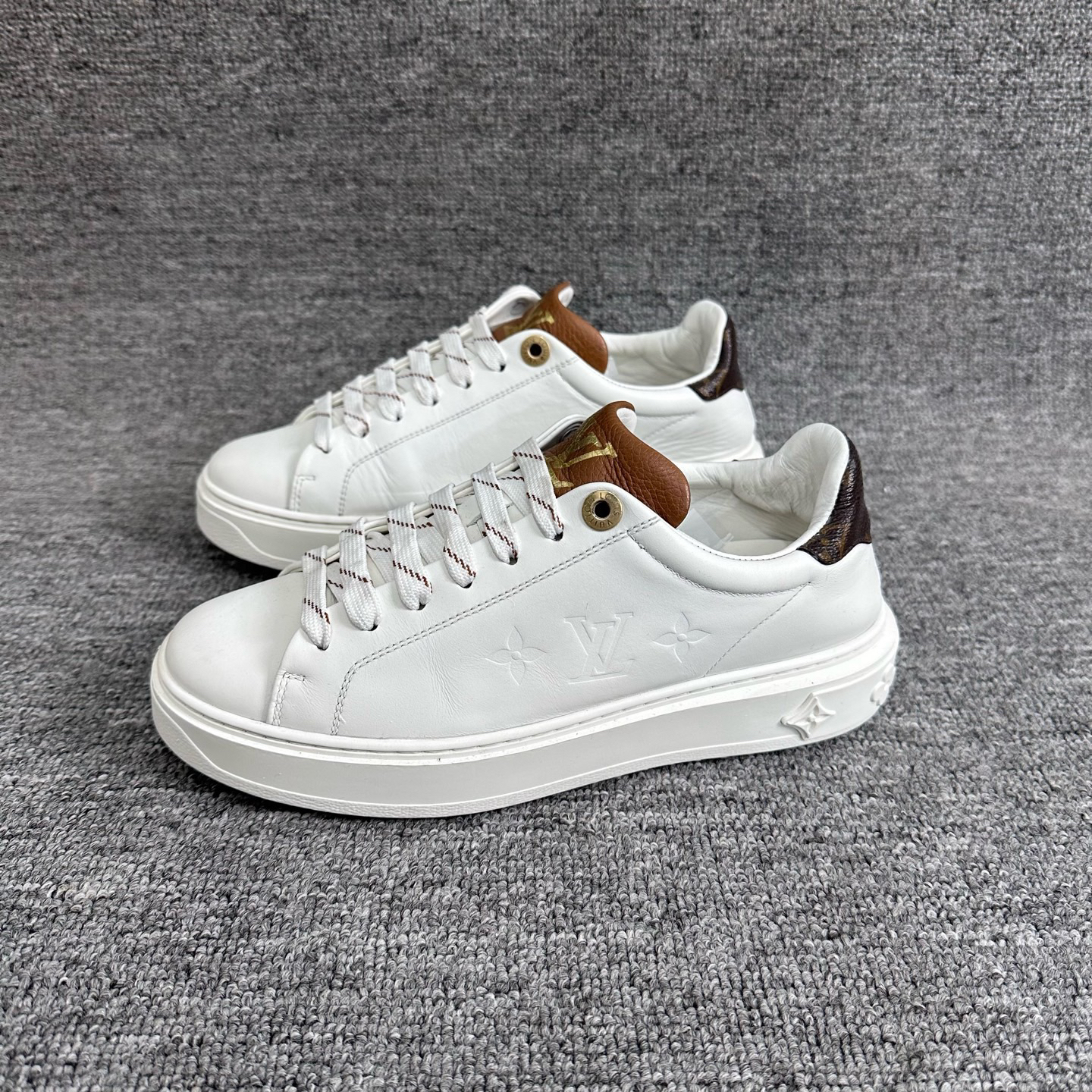 95新 LouisVuitton/路易威登 37码老花浮雕吊坠休闲鞋成色很新240