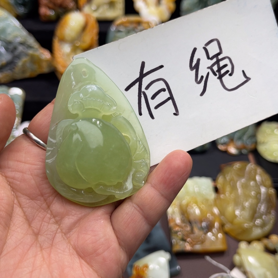 蛇纹石玉未镶嵌颈饰