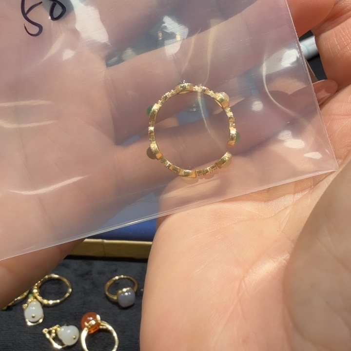 大***香和田玉未镶嵌手镯