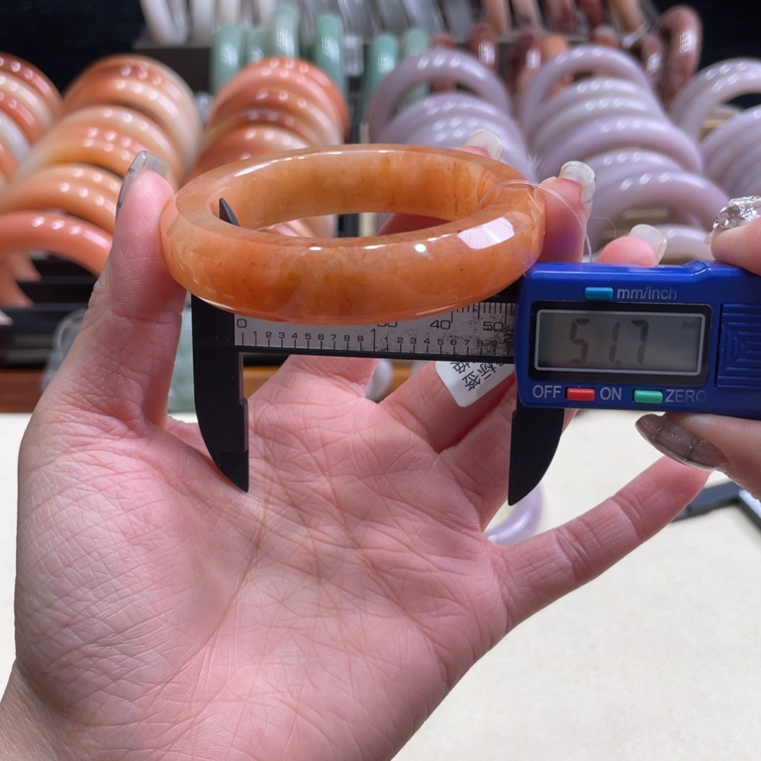 未镶嵌手镯石英质玉