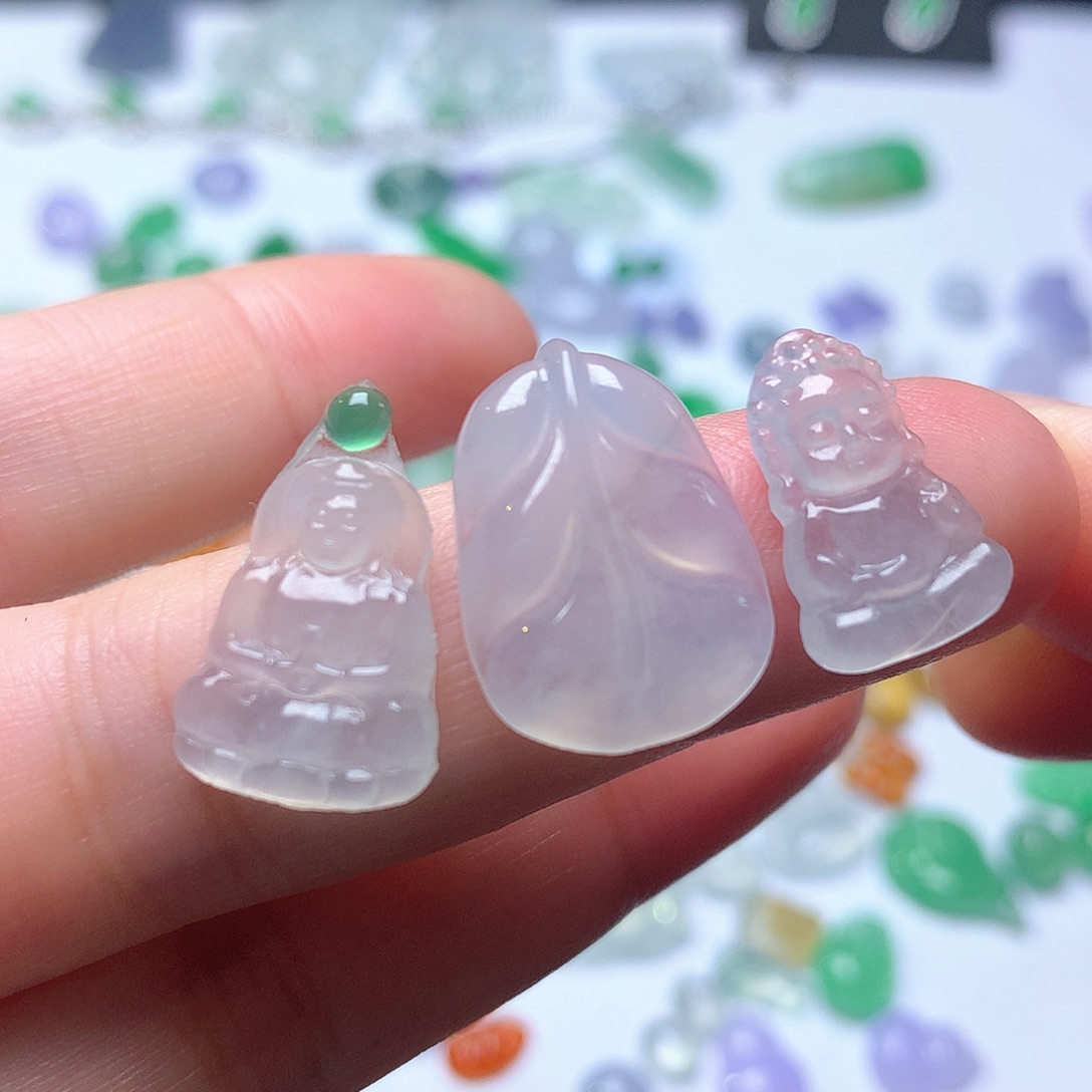 翡翠未镶嵌颈饰观音