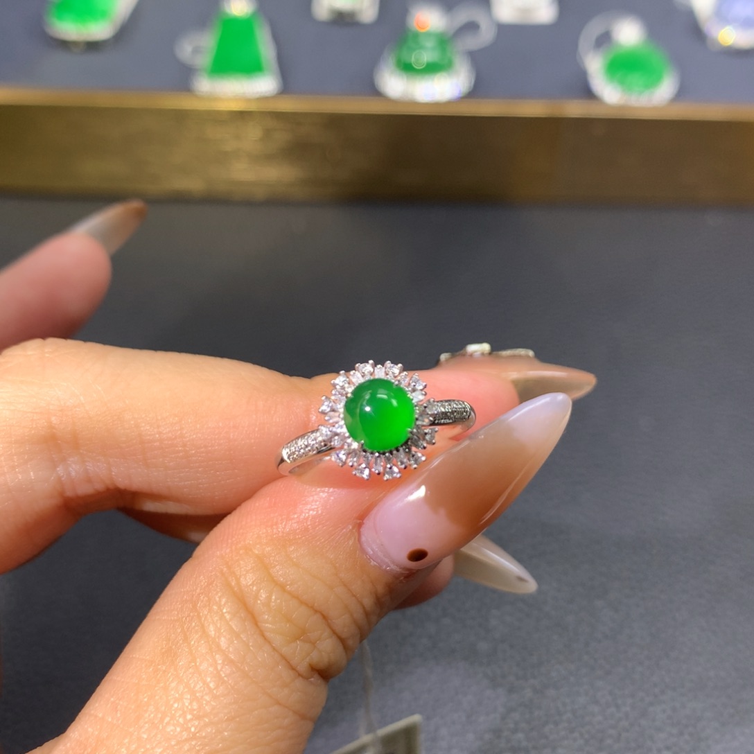 翡翠戒指18K金镶嵌翡翠