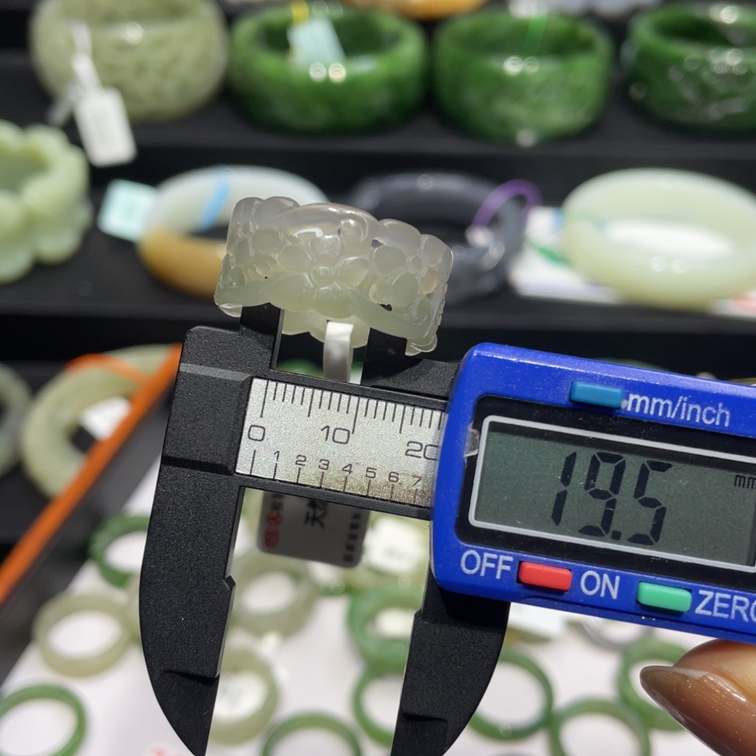 和田玉手镯58圈口 编号101未镶嵌