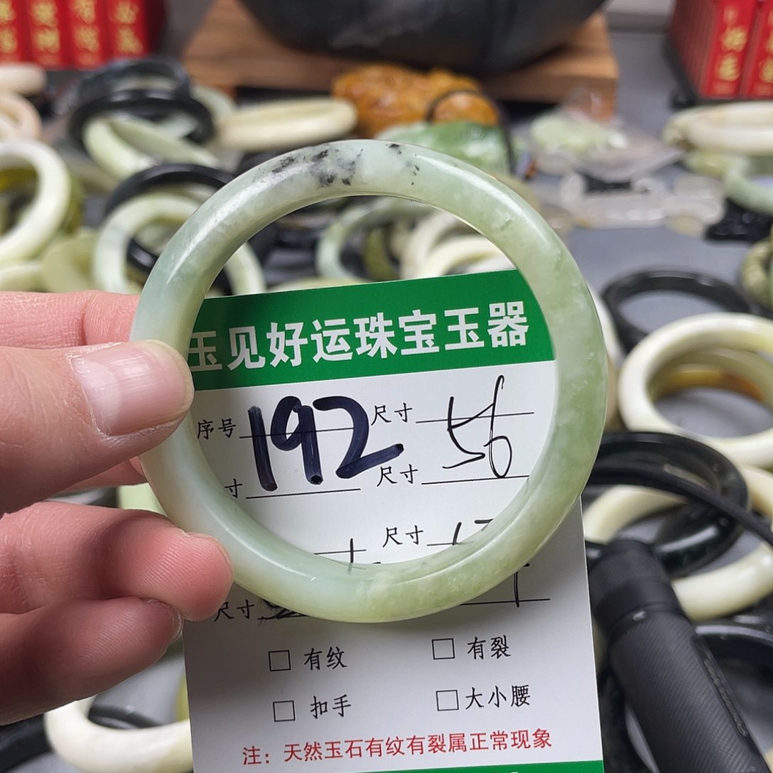 蛇纹石玉手镯未镶嵌