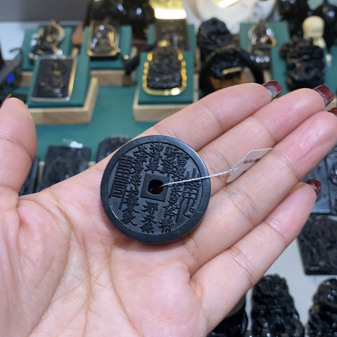 蛇纹石玉颈饰未镶嵌义*