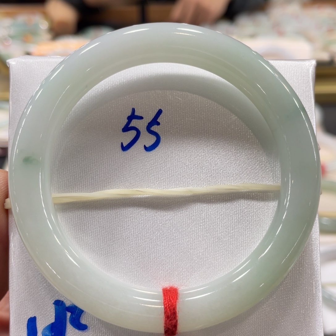 翡翠手镯未镶嵌翡翠手镯