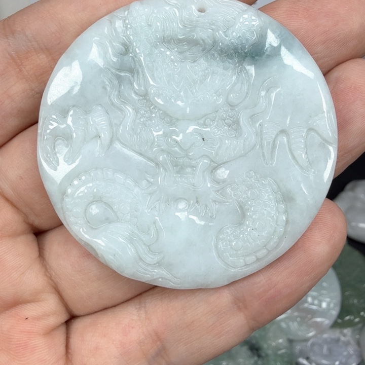 翡翠挂件未镶嵌翡翠