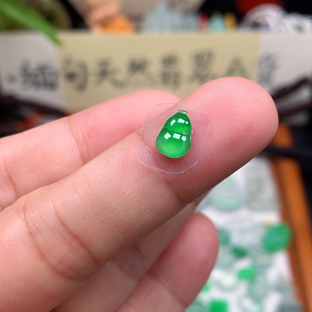 翡翠散珠缅甸天然A货翡翠阳绿葫芦