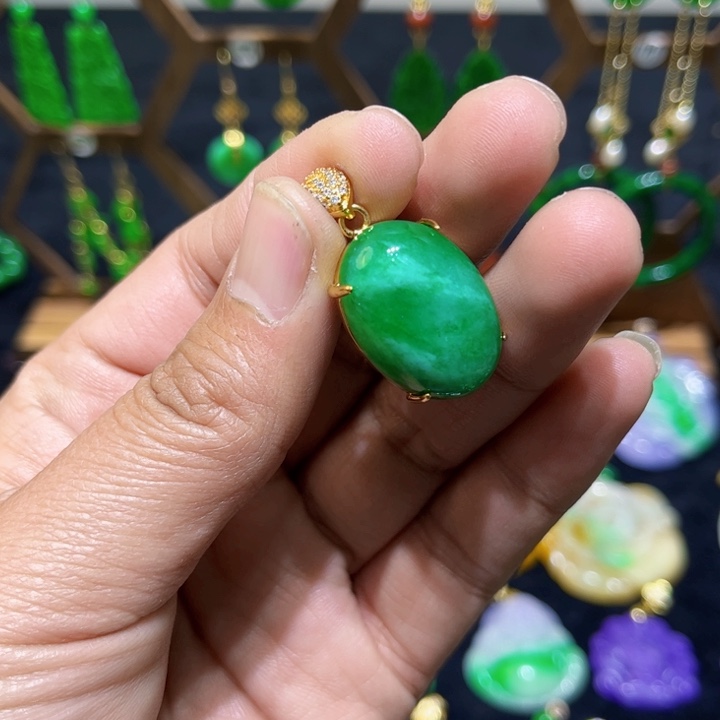 翡翠颈饰未镶嵌吊坠