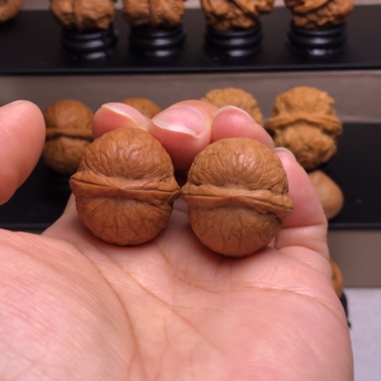 文玩核桃把件太极龙珠29