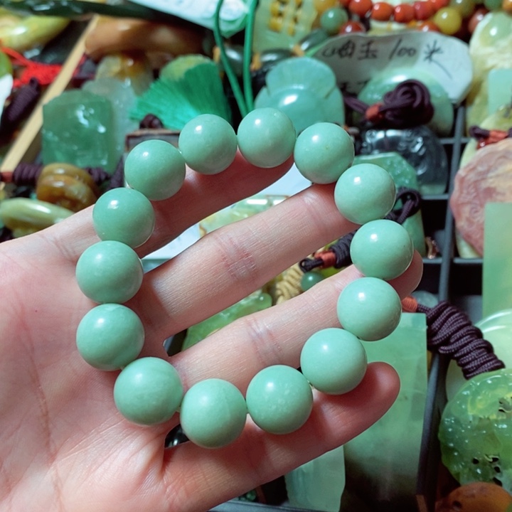 蛇纹石玉颈饰未镶嵌