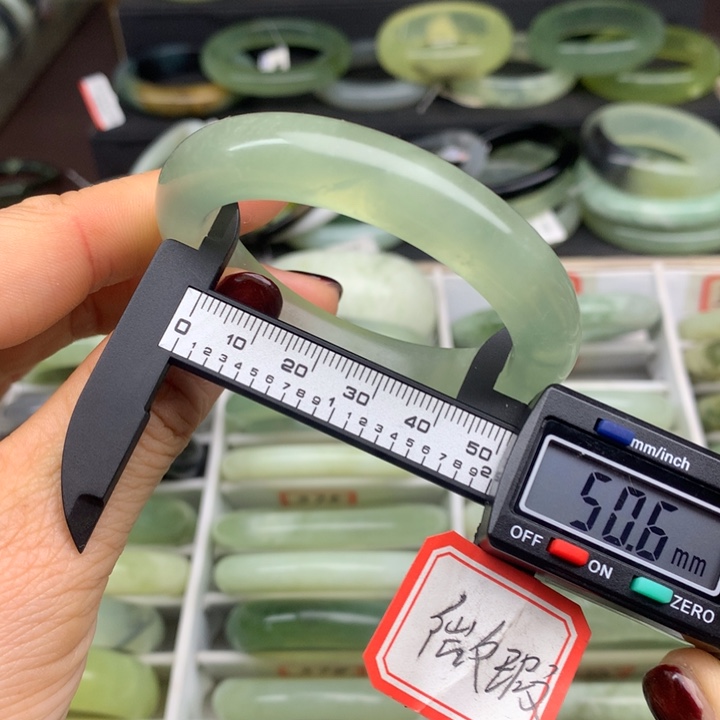 蛇纹石玉未镶嵌手镯382