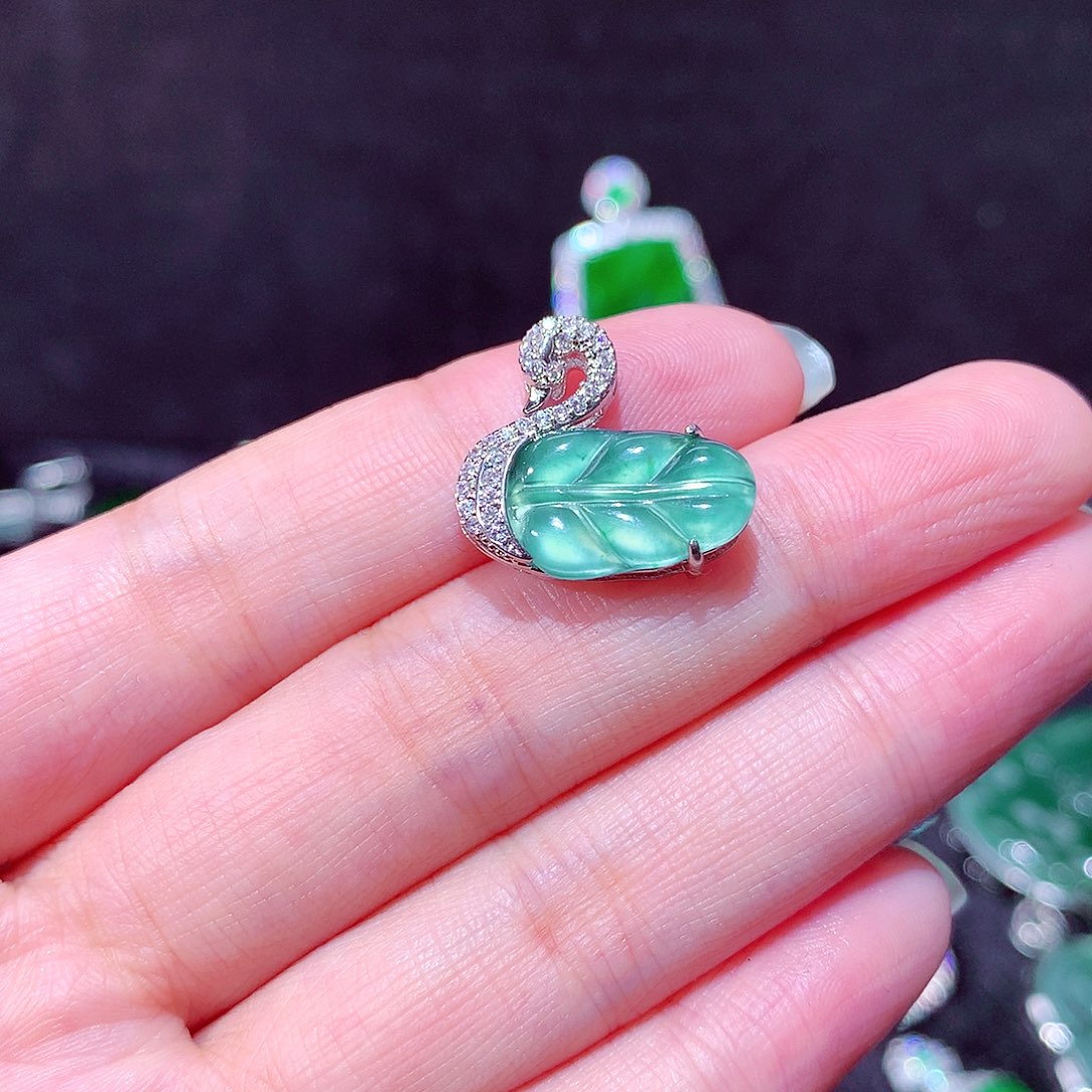 【闪购商品】翡翠吊坠(不含链)未镶嵌
