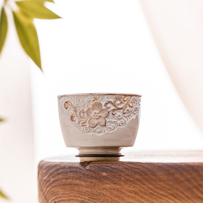 蜂鸟工坊 文创系列 瓷器白瓷小花包梅花杯 WCBYB1067