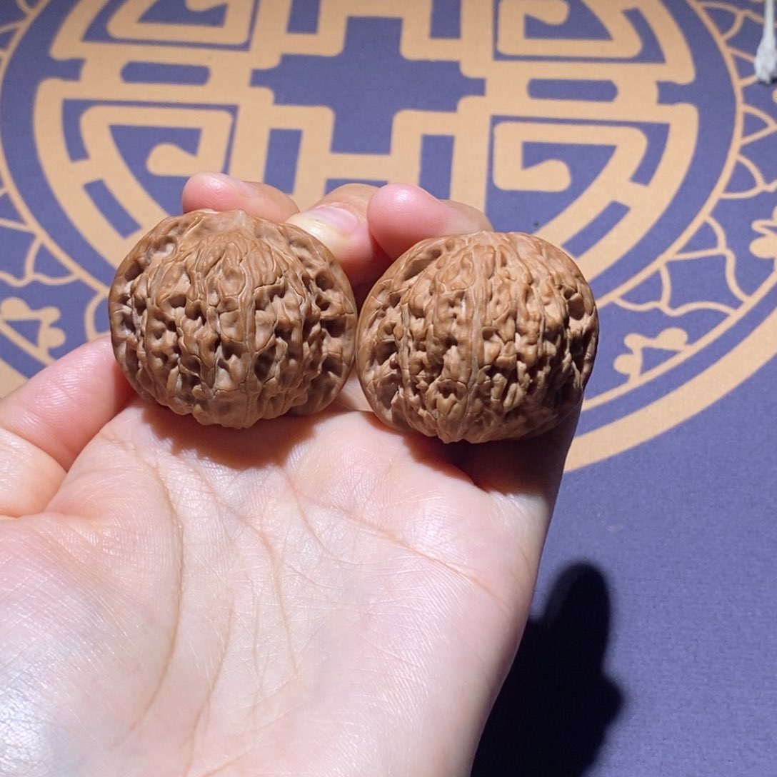 文玩核桃吊坠38尺全品蝴蝶磨盘红皮