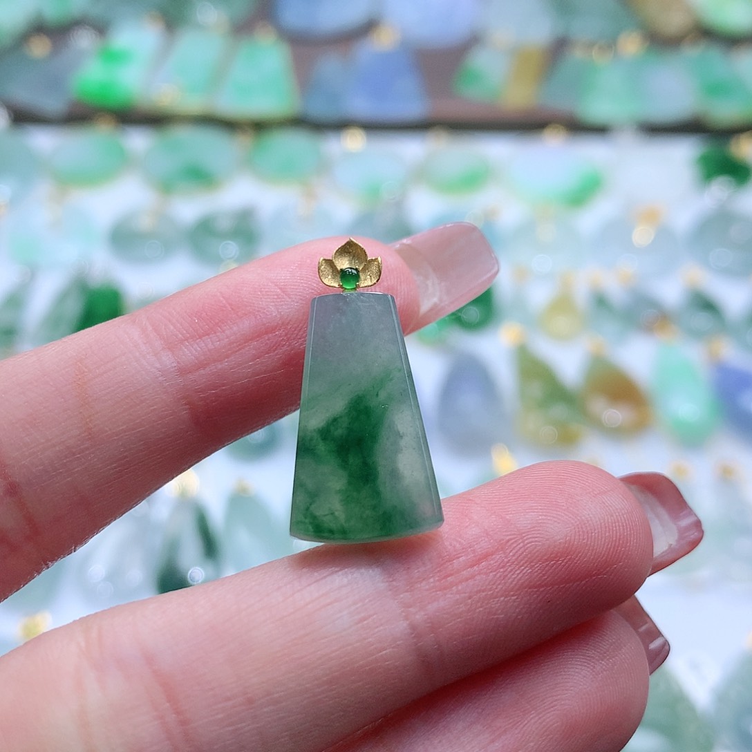 翡翠颈饰未镶嵌翡翠