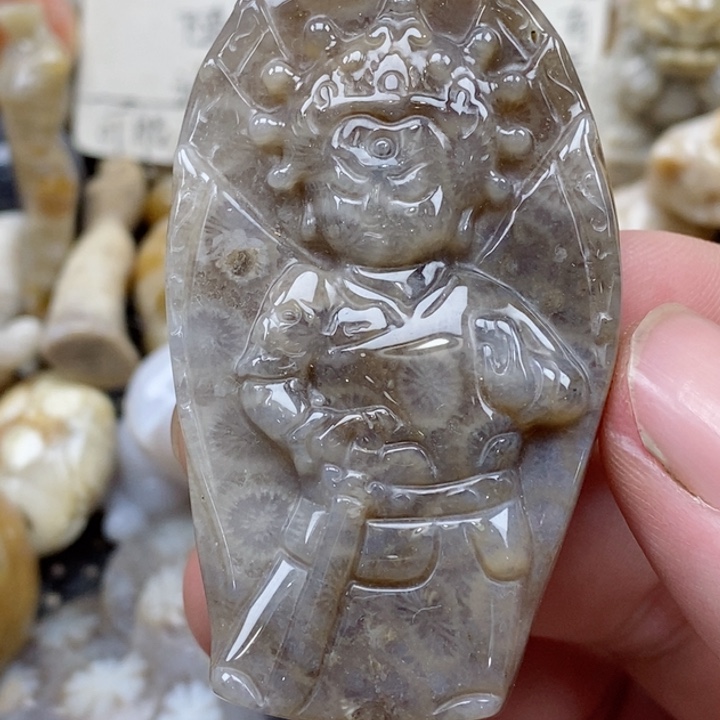 颈饰未镶嵌硅化珊瑚（珊瑚玉）
