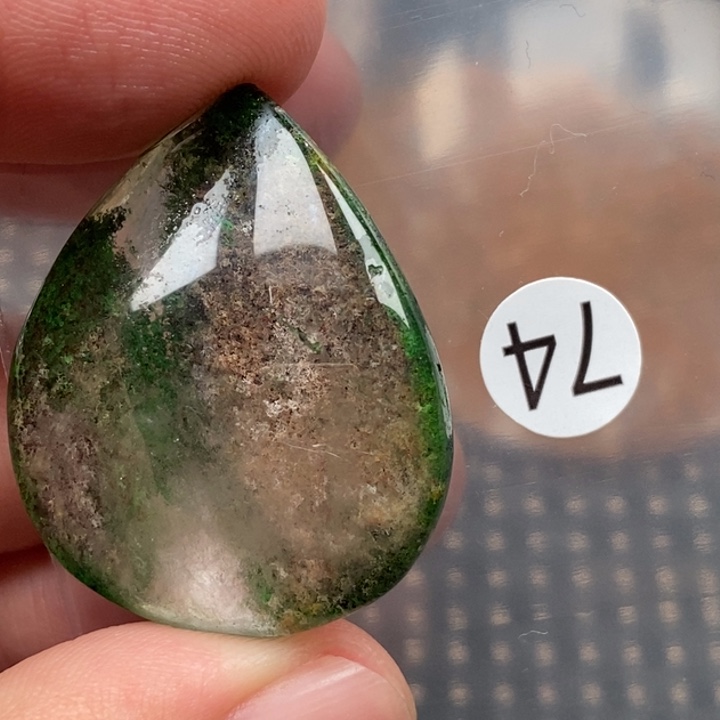邱***瓷未镶嵌水晶颈饰水晶