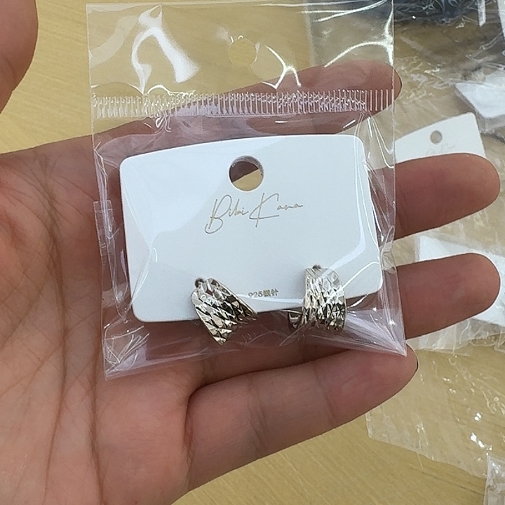 皮质铁合金复古耳环