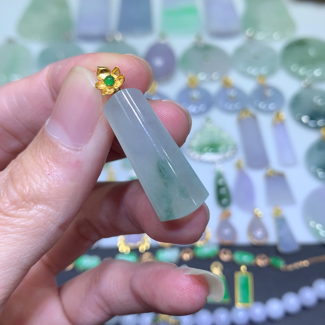 翡翠吊坠(不含链)18K金镶嵌