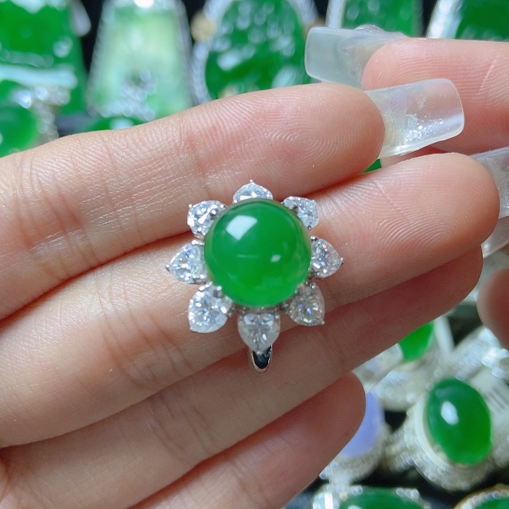 翡翠颈饰18K金镶嵌         