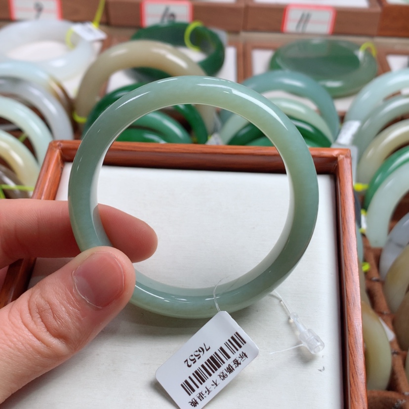 【闪购商品】和田玉手镯未镶嵌52.7