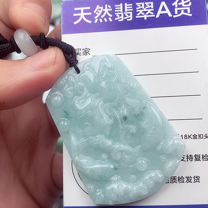 翡翠耳饰未镶嵌翡翠