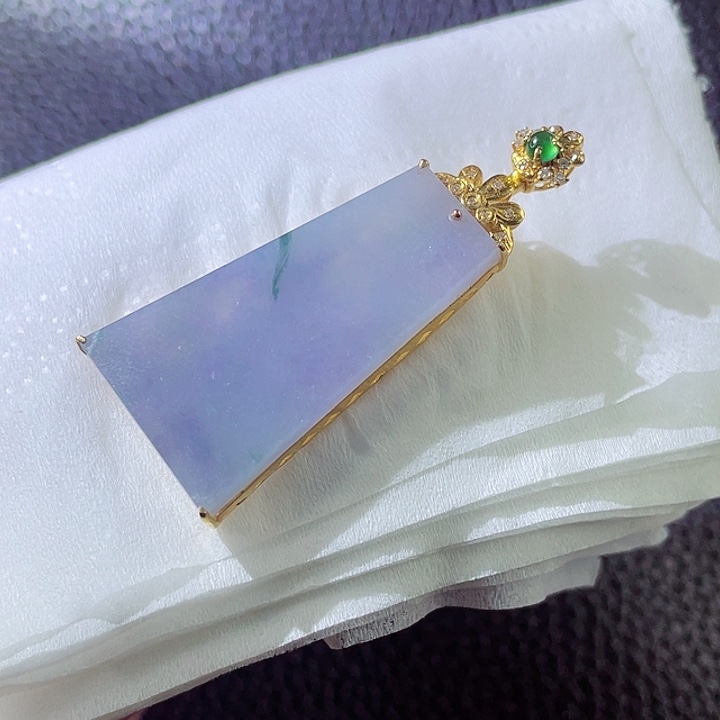 翡翠颈饰18K金镶嵌翡翠