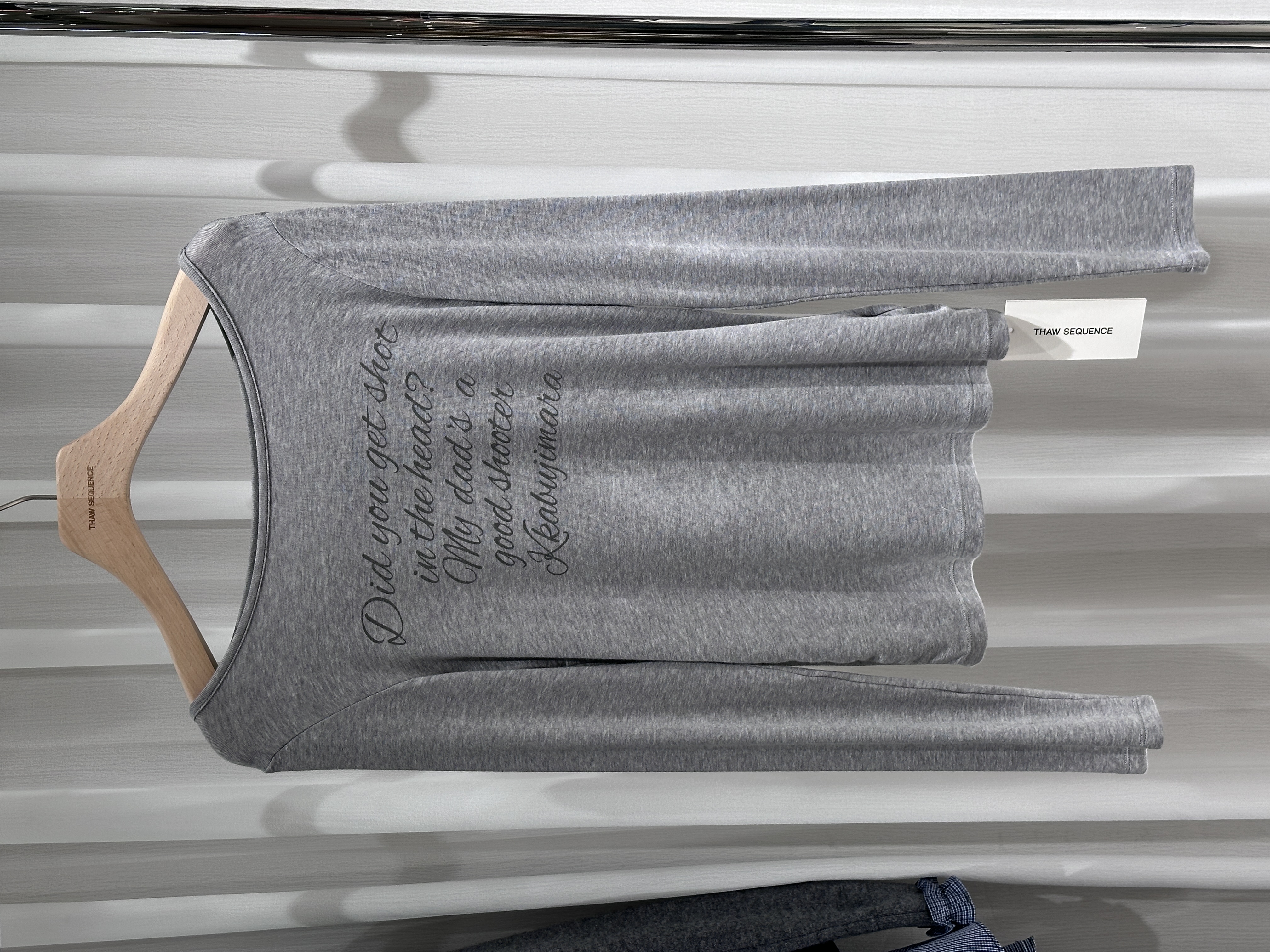 溯时 灰色修身休闲风印花圆领白色套装T恤字母U型领长袖