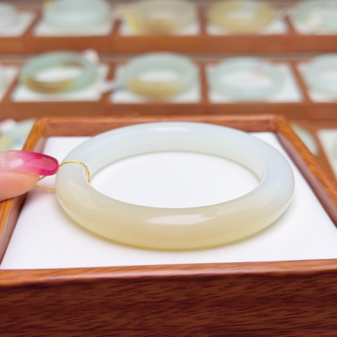 和田玉手镯未镶嵌53