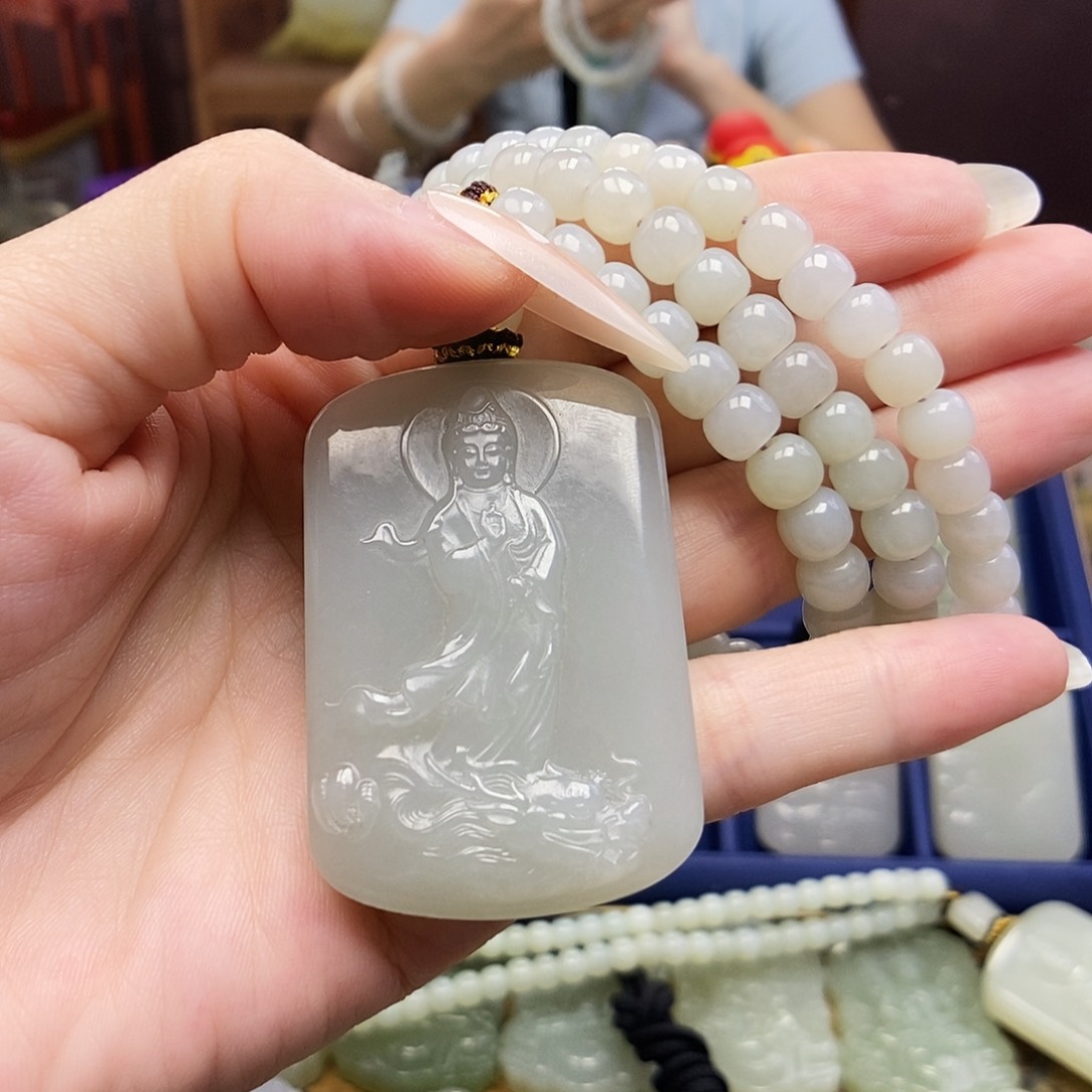 和田玉未镶嵌颈饰D****。