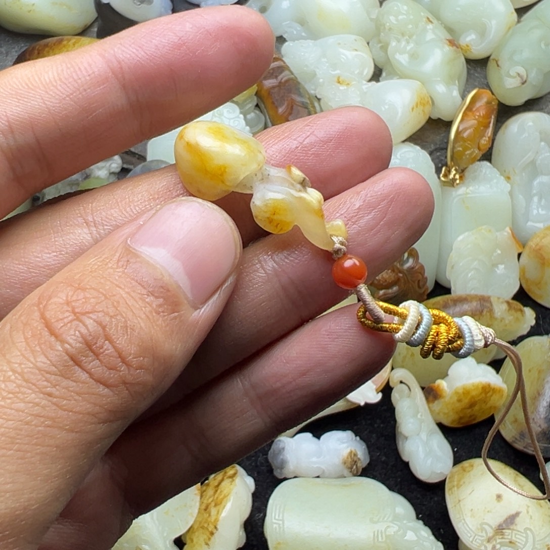 是***呀和田玉未镶嵌挂件