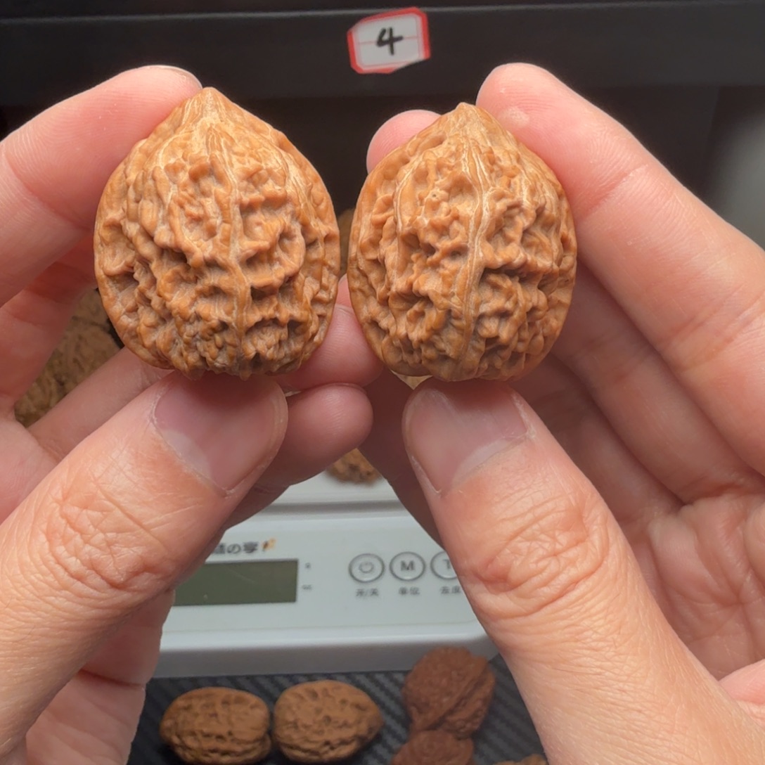 文玩核桃把件野生小粉鸡边31