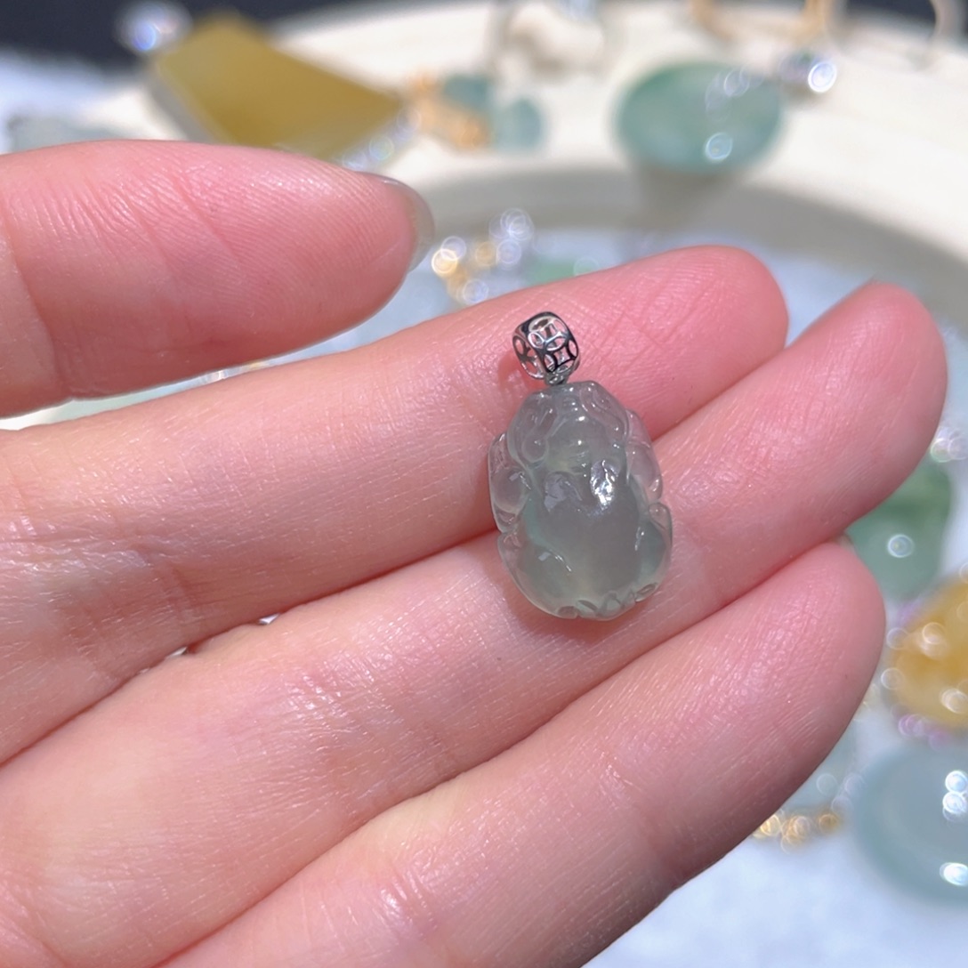 翡翠颈饰18K金镶嵌翡翠