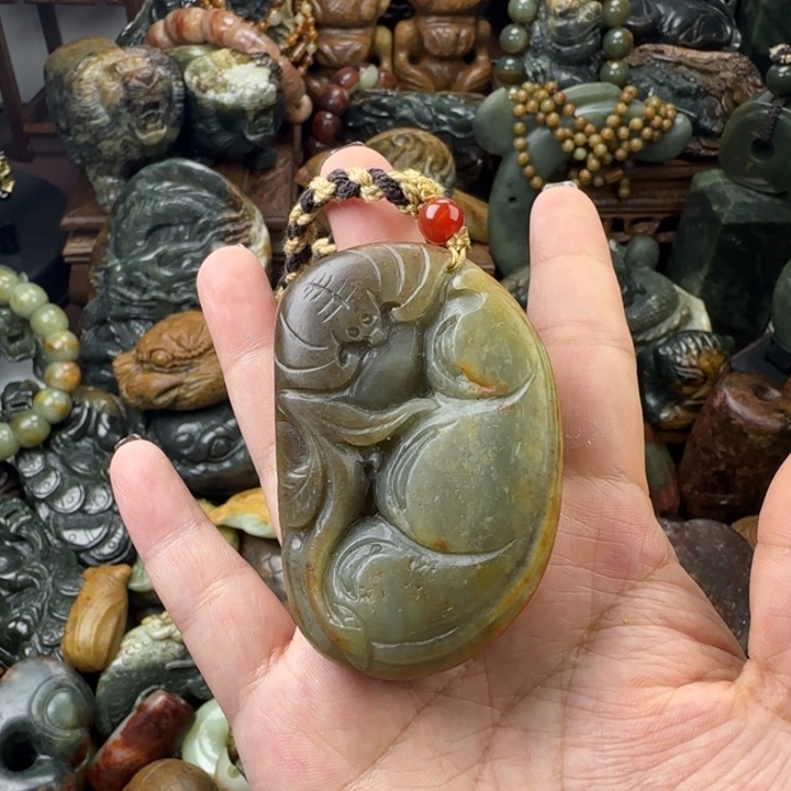 透闪石质玉未镶嵌珠宝奇石