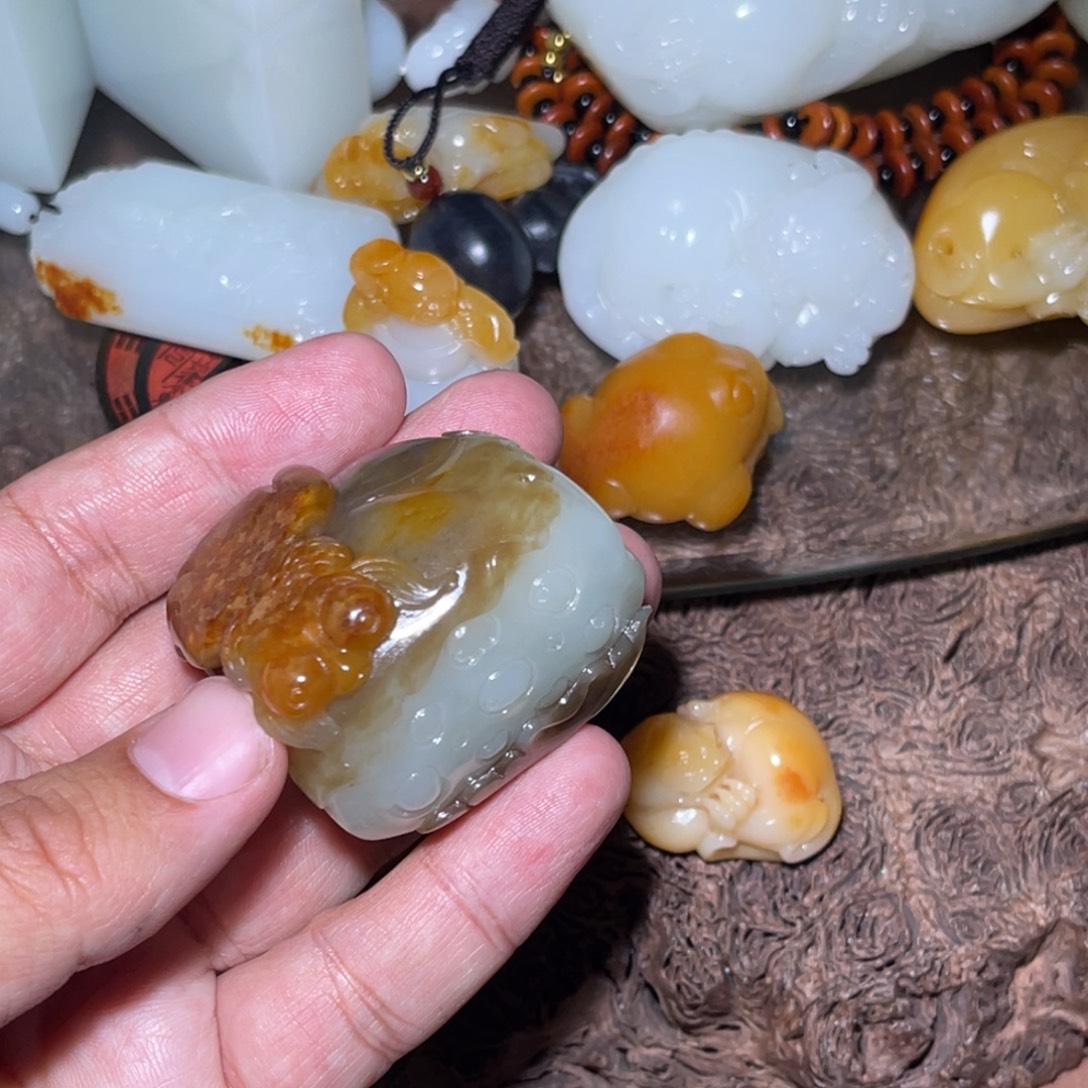 和田玉未镶嵌车挂