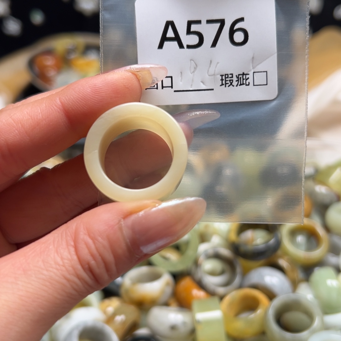 K***K蛇纹石玉未镶嵌戒指